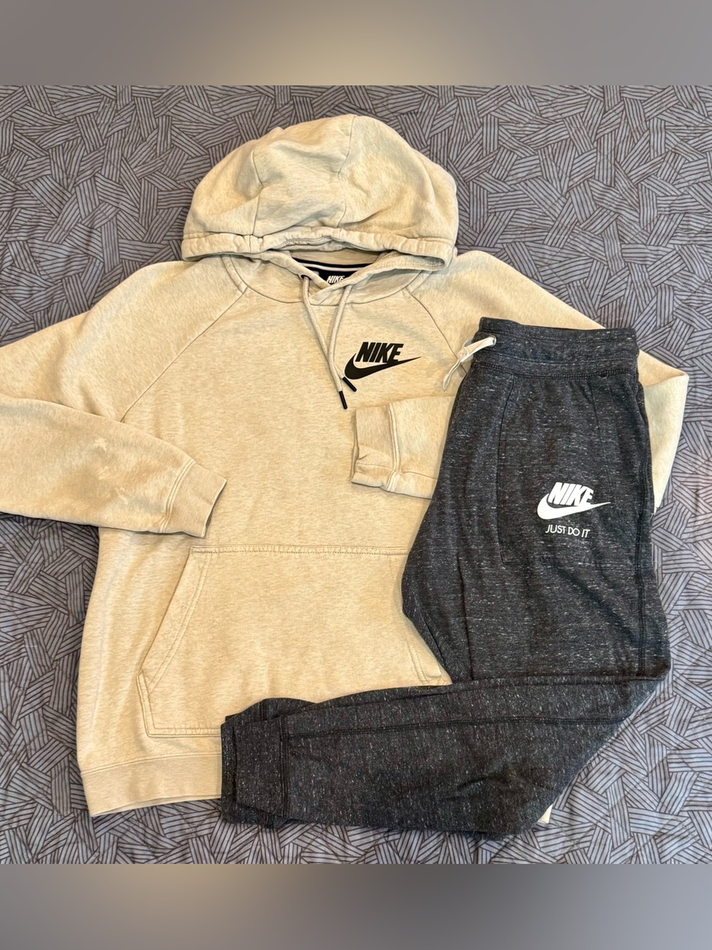 Nike Women’s Hoodie & Lightweight Jogger Set Oatmeal Gray Medium